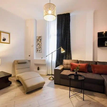 Discover Comfort: Charming & Spacious Apartment In The Old Town-2